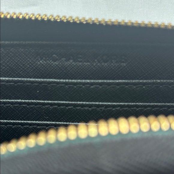 Michael Kors Leather Zip Around Wallet / Wristlet Black GUC - Picture 4 of 9